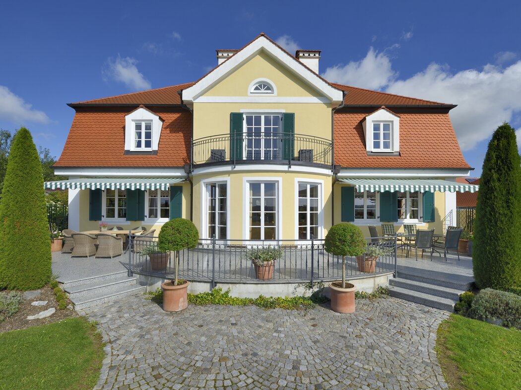 Traditionelle Landhausvilla mit Komfortklima   Baufritz